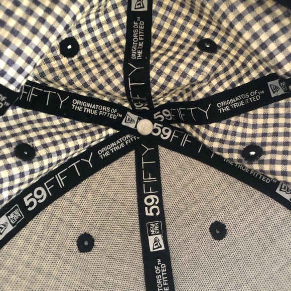 Houndstooth pattern unisex cap, size 7, adjustable, like new - Picture 4 of 5